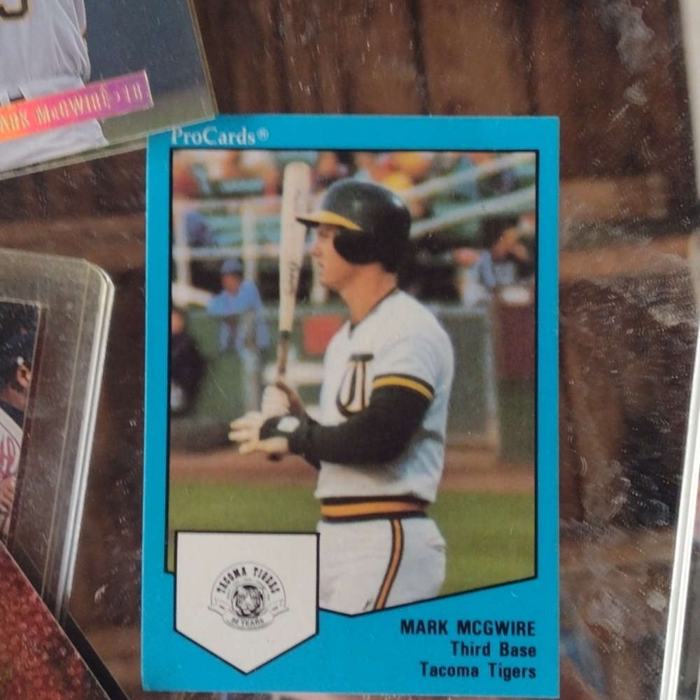 Assorted Baseball Trading Cards Collection - Picture 4 of 7